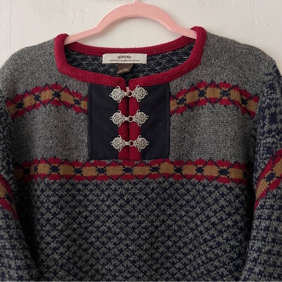 Sondre Norwegian Wool Pewter Clasp Birdseye Patterned Nordic Winter Ski Sweater - Picture 2 of 13